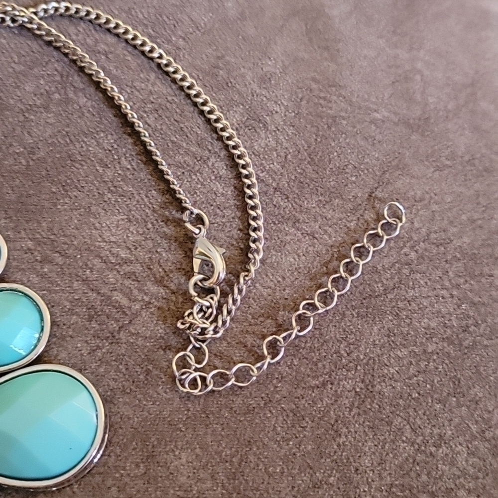 5/$25 VTG Acrylic Teal Teardrop Bib Chain Necklace - Picture 4 of 6